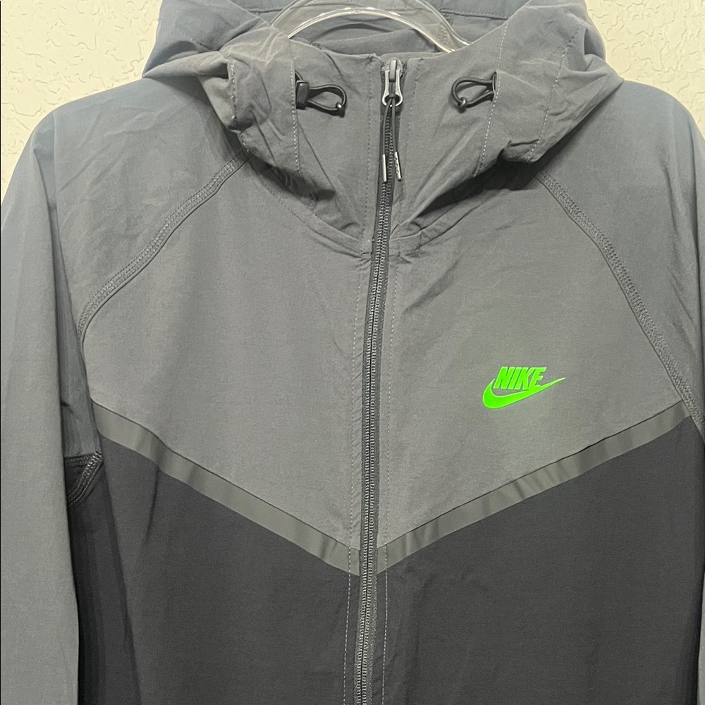 Nike Tech Black & Dark Grey Men’s Size Medium loose fit Zip-up Windbreaker - Picture 8 of 14